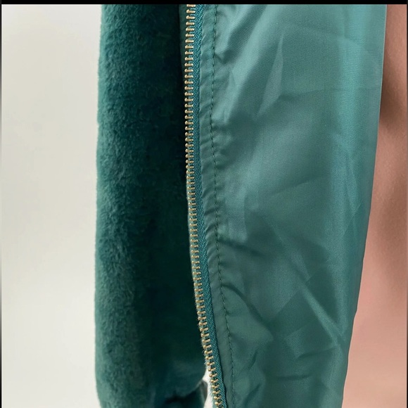 Victoria's Secret PINK Know One Cares Faux Fur Crop Full Zip Jacket Green XS NWT - Picture 7 of 8